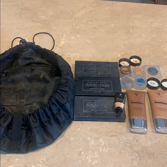 Younique makeup bundle - Picture 2 of 3